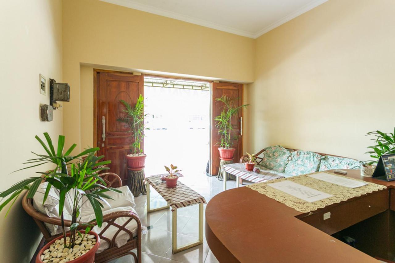 Reddoorz Syariah @ Sakinah Guesthouse Sragen Exterior photo