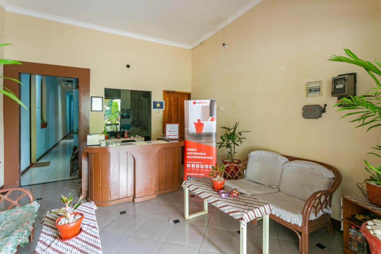 Reddoorz Syariah @ Sakinah Guesthouse Sragen Exterior photo