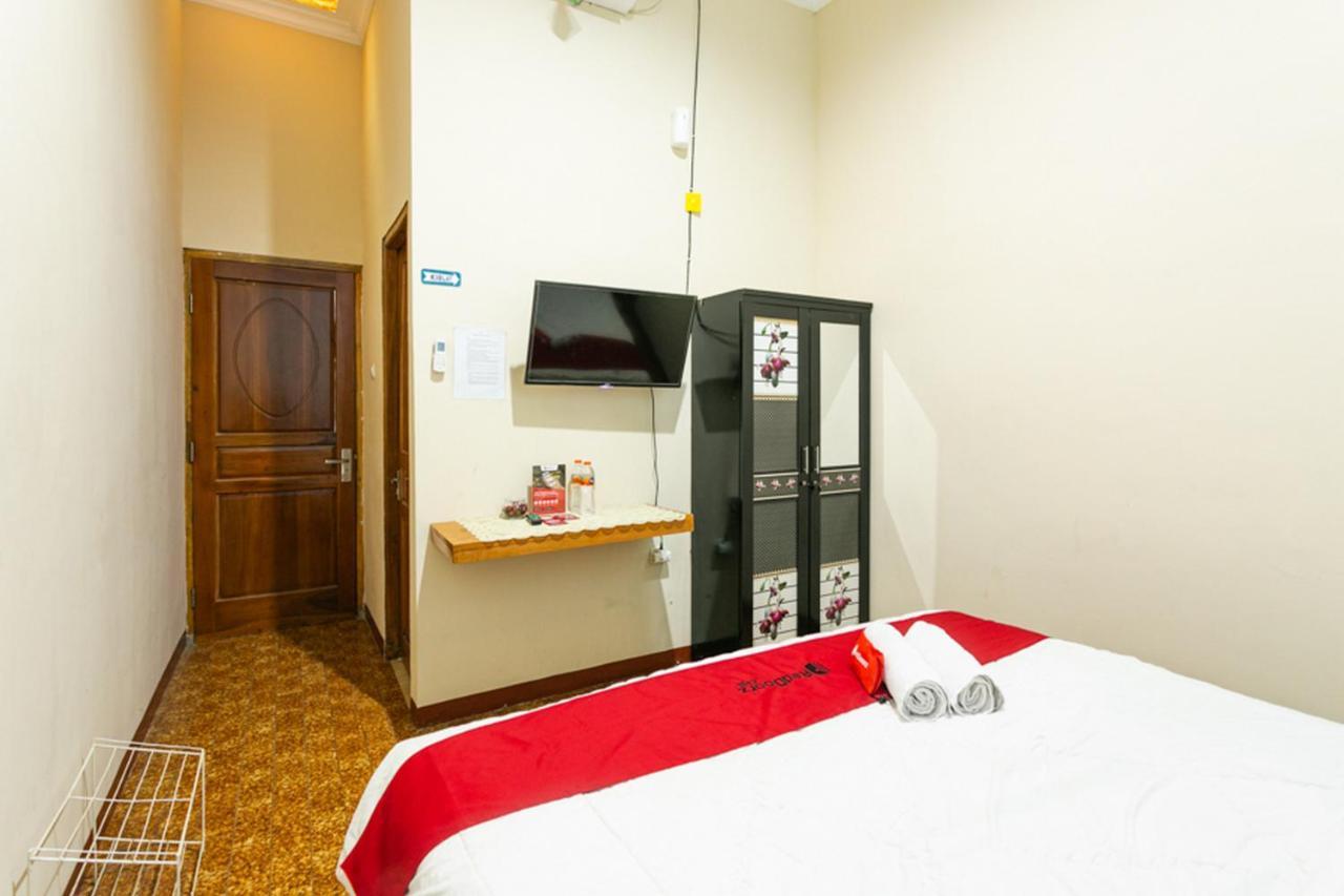 Reddoorz Syariah @ Sakinah Guesthouse Sragen Exterior photo