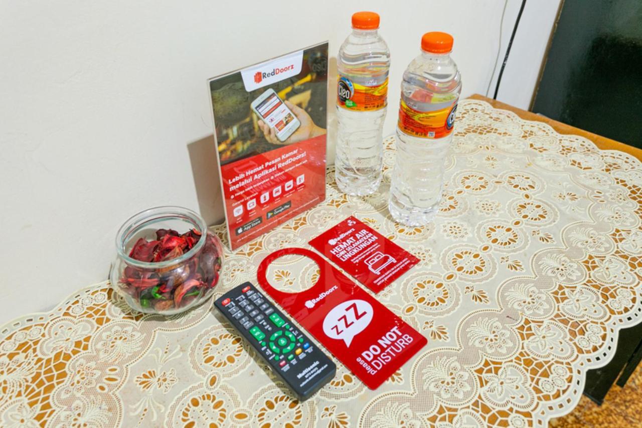 Reddoorz Syariah @ Sakinah Guesthouse Sragen Exterior photo